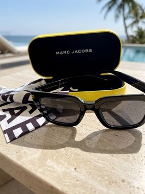 Marc Jacobs Black Sunglasses with Gold Temple Accents and Gradient Lenses Unisex